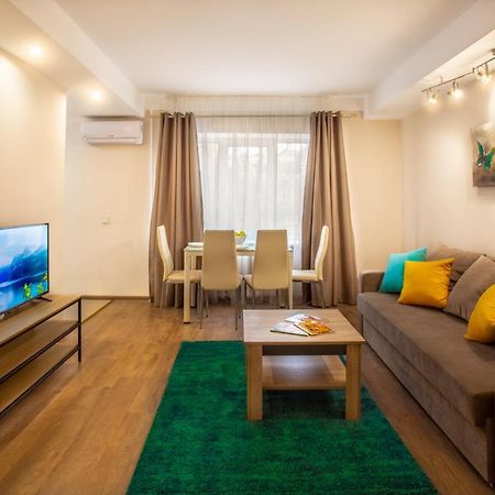 Квартира Поруч Із Палацом Україна Та Ocean Plaza Kiev Buitenkant foto
